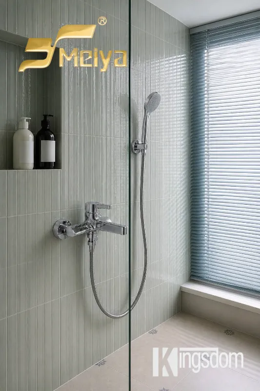 Mitigeur de bain mural chromé angulaire