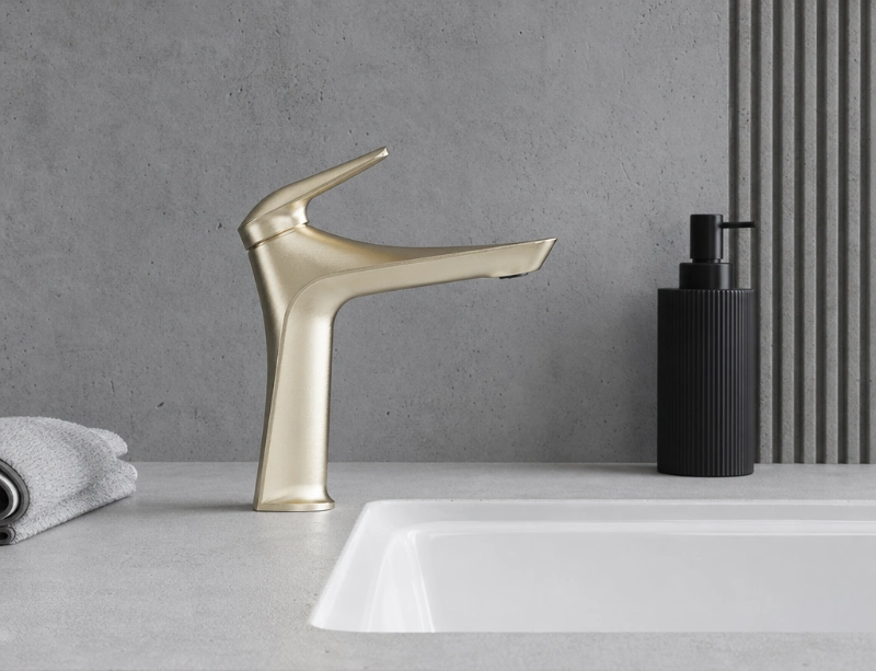 Robinet de lavabo moderne à poignée unique en or brossé